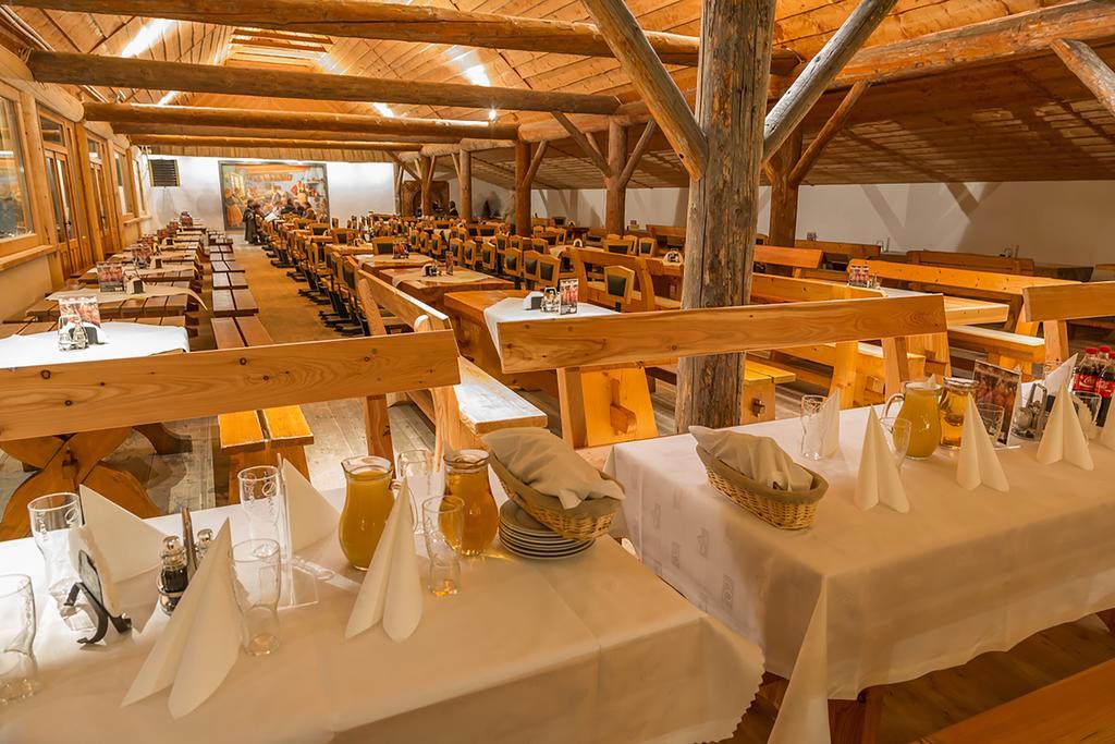 Krakowiacy I Gorale Hotel Krzyszkowice ภายนอก รูปภาพ