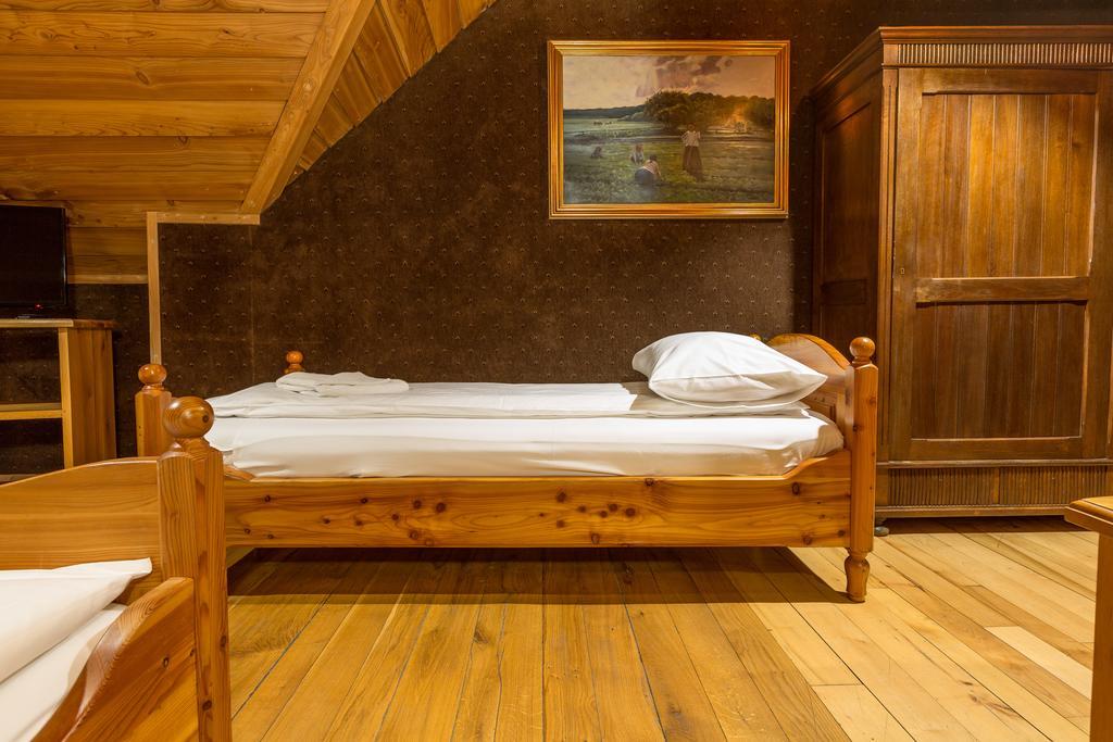 Krakowiacy I Gorale Hotel Krzyszkowice ภายนอก รูปภาพ